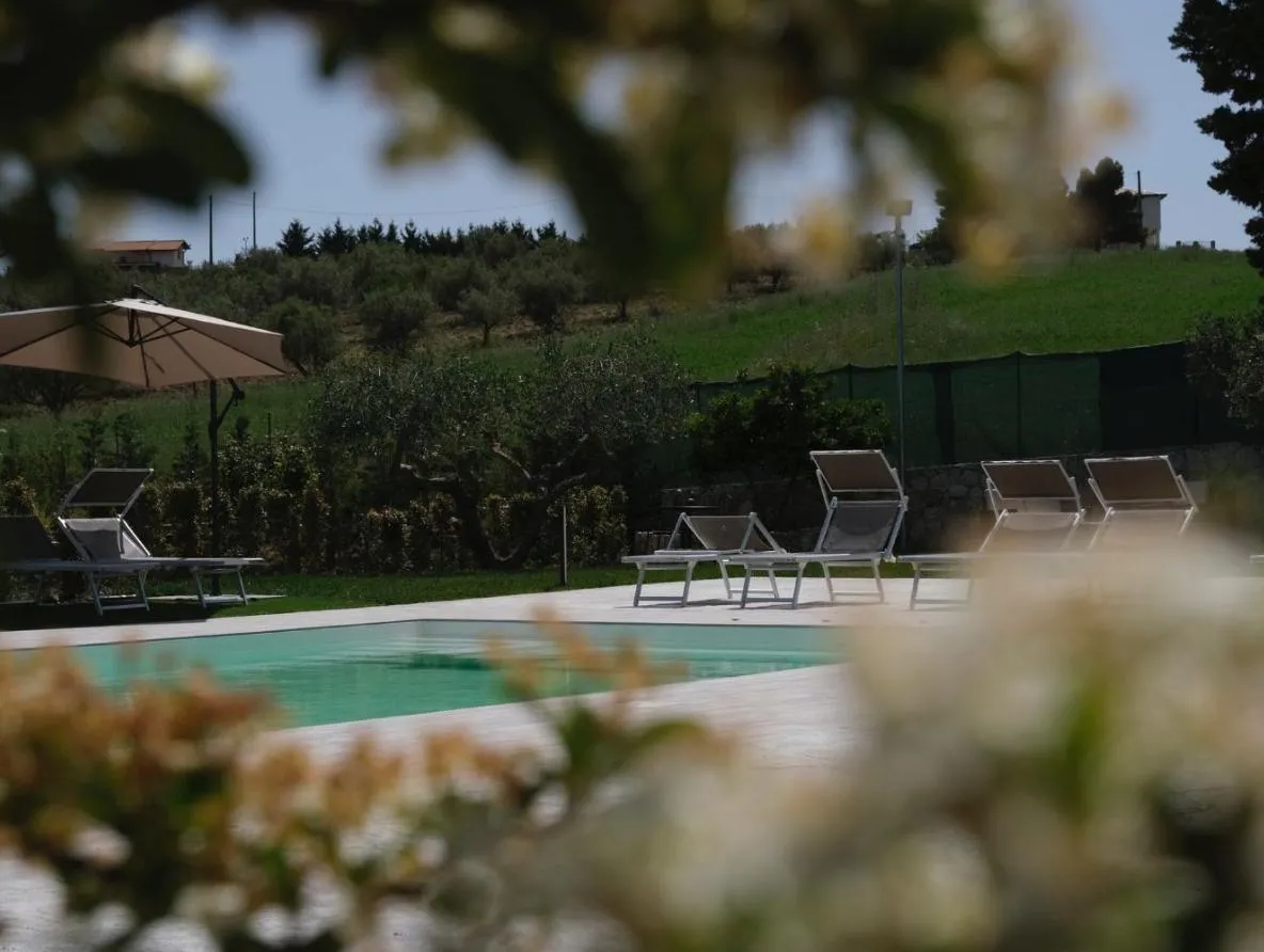 Vista villa al tramonto