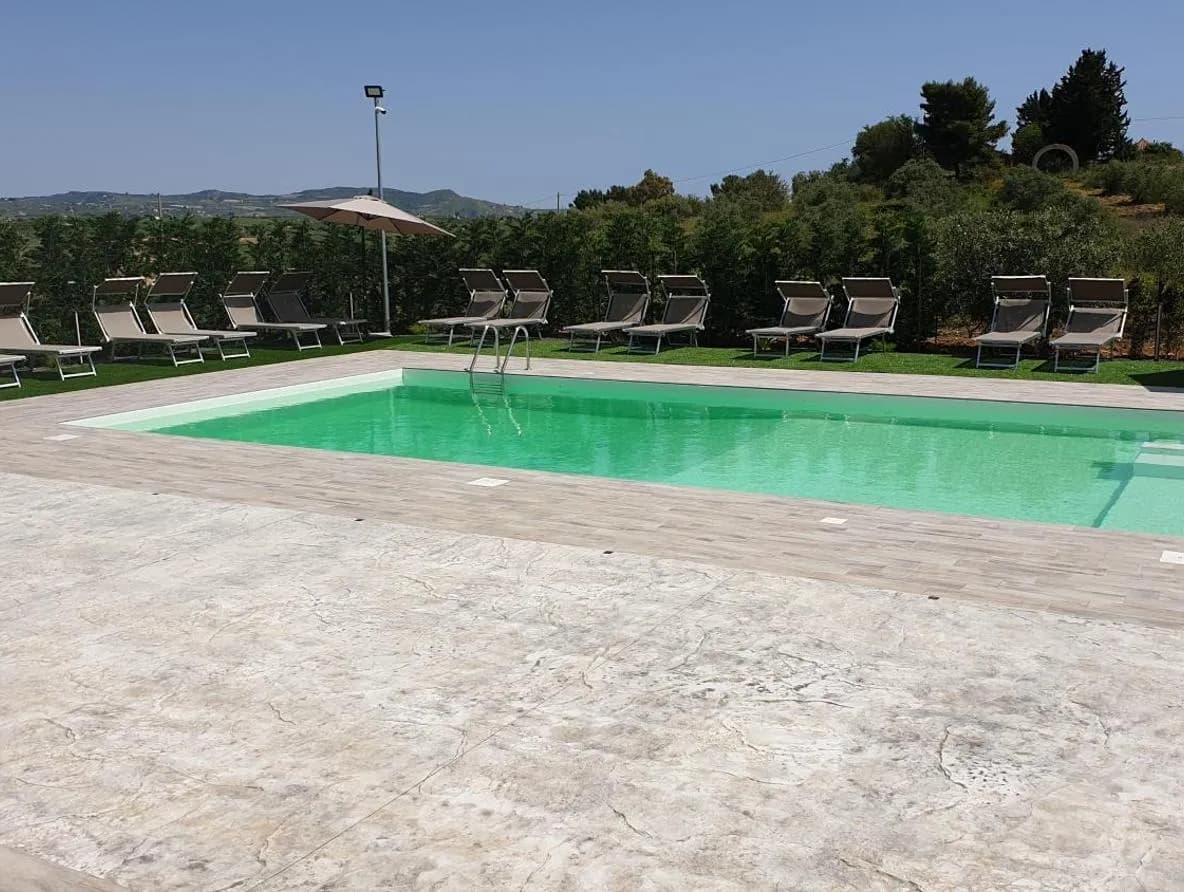 Piscina e solarium
